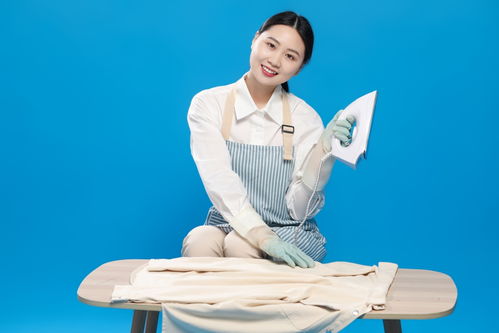 藍(lán)底熨衣服保潔服務(wù)女性人物攝影圖 專業(yè)攝影與咨詢策劃服務(wù)的完美結(jié)合